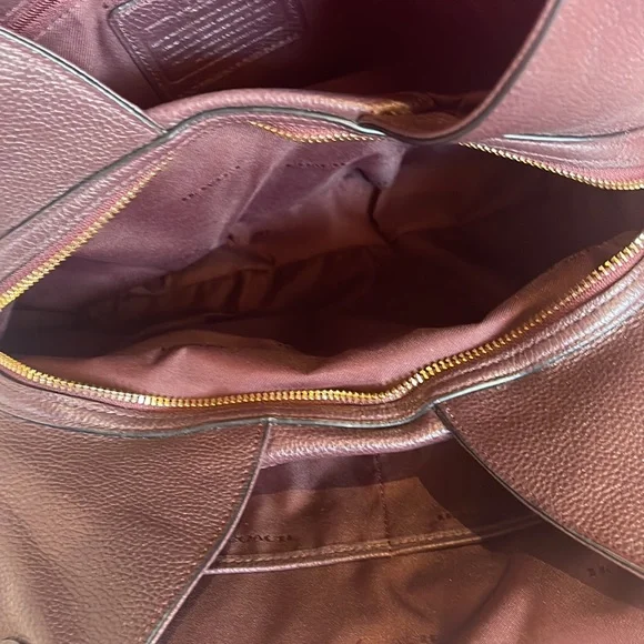 Coach Edie 31 Refined Pebble
Leather Shoulder Bag NWT in Oxblood w duster - Picture 4 of 9